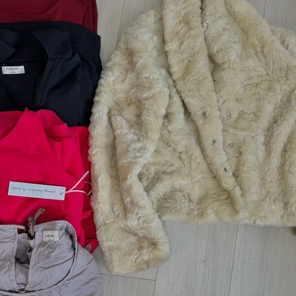 Huge name brand clothing lot - Picture 8 of 10